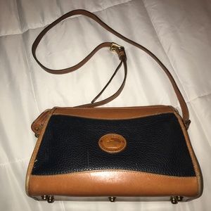Vintage Dooney and Bourke crossbody purse